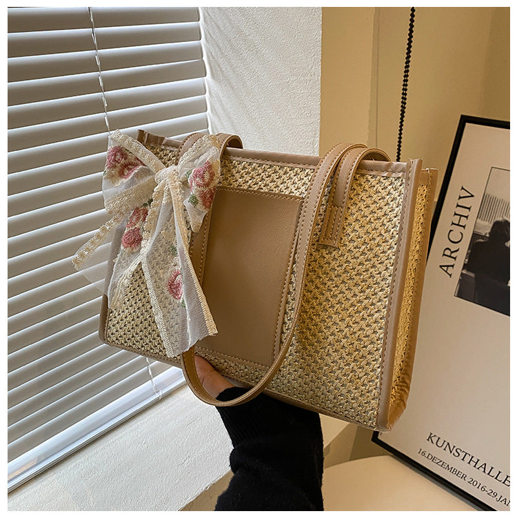 Stylish Woven Shoulder Bag With A Large Capacity For Casual Use